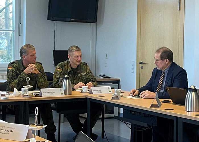 signal-2025-12-17-124844_003_BB